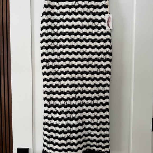 Black and White Chevron Knit Set - Picture 5 of 12